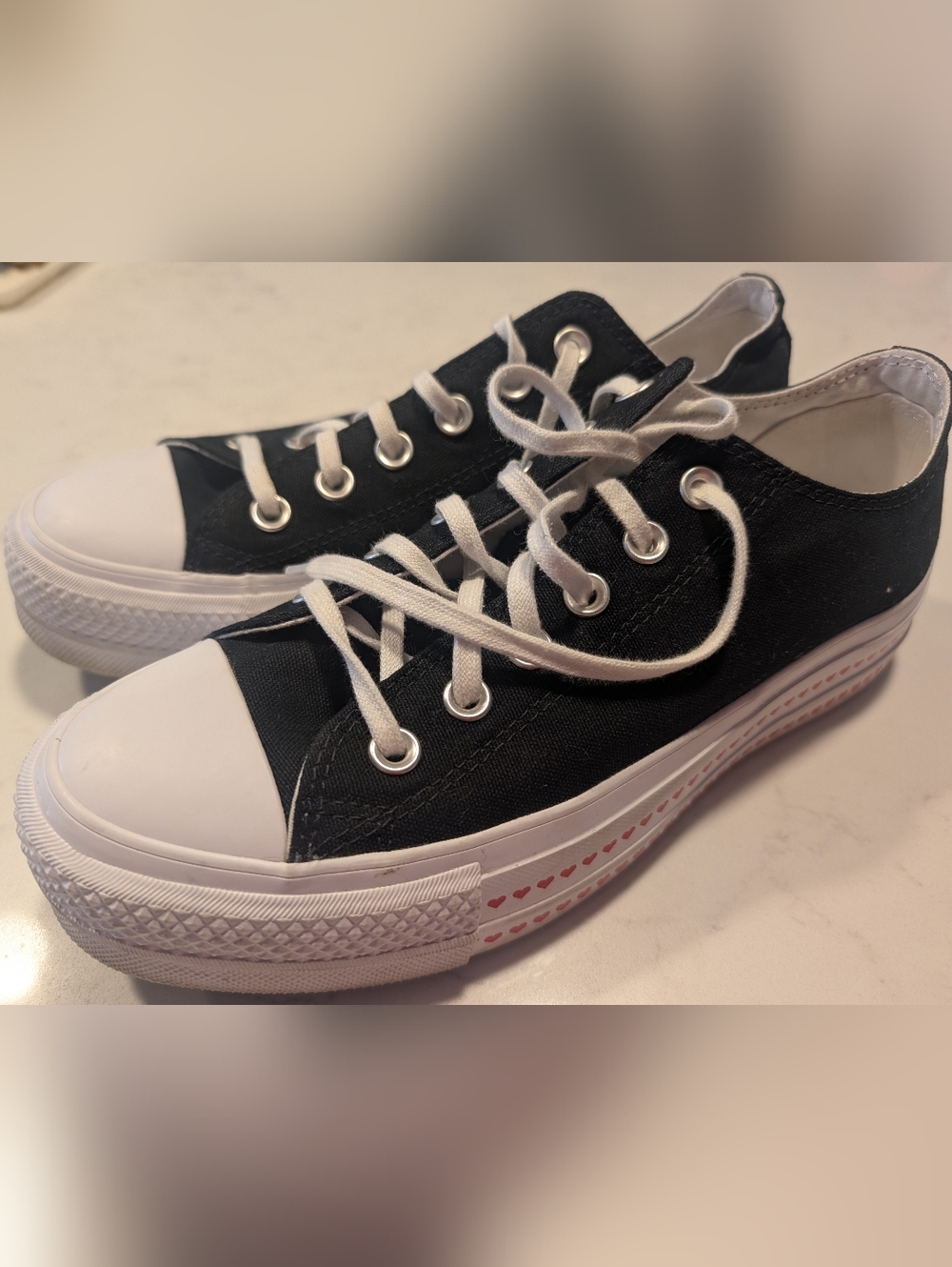Low-Top Platform CONVERSE with Heart-Trim Sole